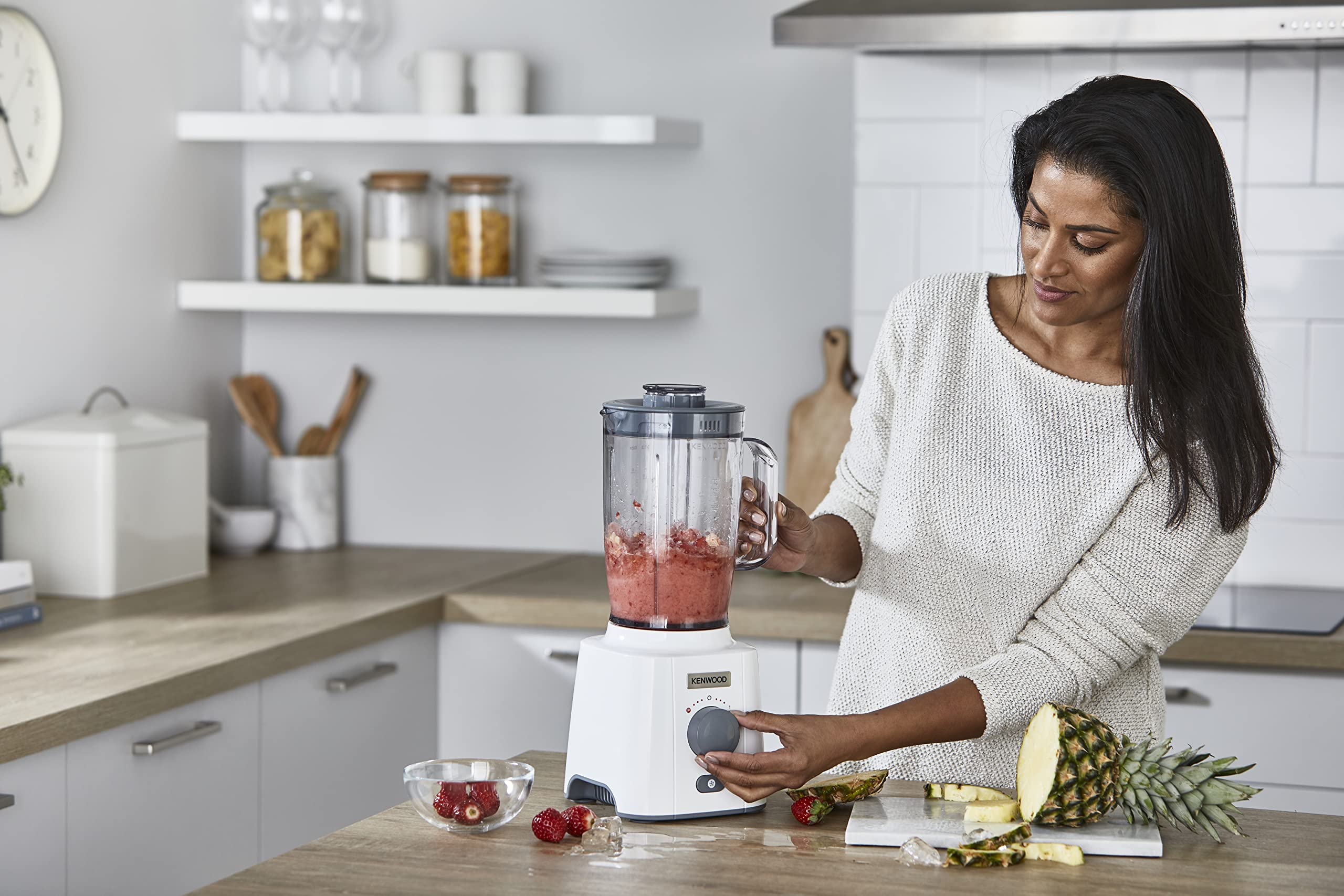Kenwood Blender 650W Smoothie Blender 1.5L With Extra Blender Jar, Grinder Mill, Grater Mill, Ice Crush Function Blp41.H0Wh White خلاط عصائر بقدرة 650 واط من كينوود بليند اكس-فريش بسعة 1.5 لتر مع مرطبان اضافي ومطحنة ومبشرة ووظيفة سحق الثلج، ابيض Kenwood Blender 650W Smoothie Blender 1.5L With Extra Blender Jar, Grinder Mill, Grater Mill, Ice Crush Function Blp41.H0Wh White خلاط عصائر بقدرة 650 واط من كينوود بليند اكس-فريش بسعة 1.5 لتر مع مرطبان اضافي ومطحنة ومبشرة ووظيفة سحق الثلج، ابيض